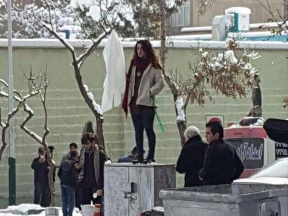 Iranian Women Protest Hijab As Defiant Headscarf Demonstrations Spread