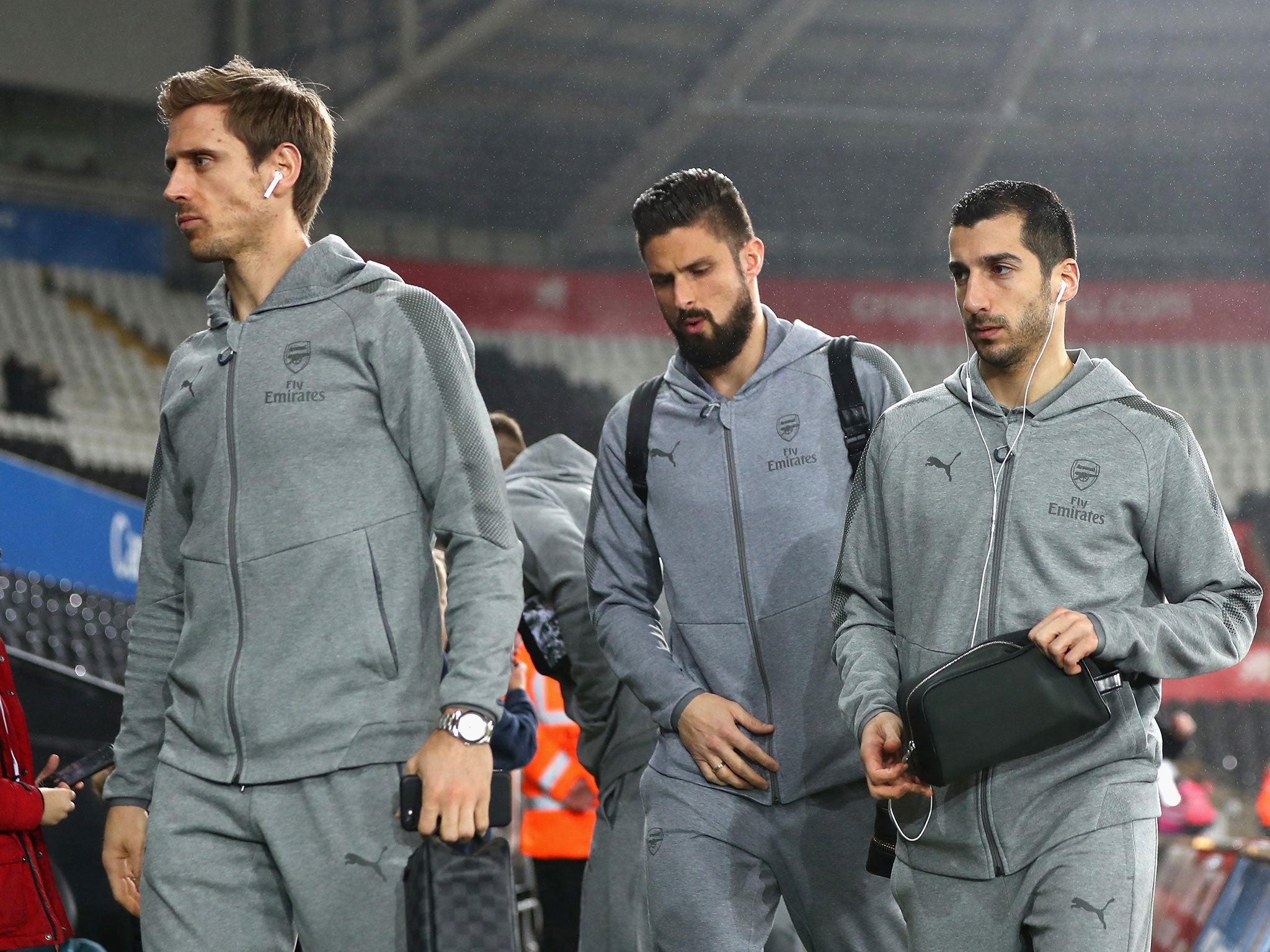 Olivier Giroud at the Liberty Stadium with his Arsenal teammates