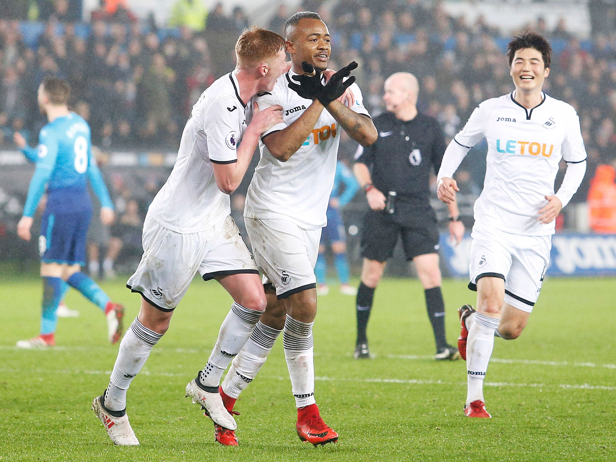 Jordan Ayew capitalised on Petr Cech’s blunder to put Swansea ahead