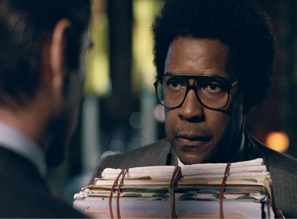 Roman (Denzel Washington) dresses like Eddie Murphy in ‘The Nutty Professor’. With his afro, spectacles and ill-fitting pullovers, he is very unkempt