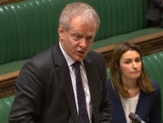 Tory minister Phillip Lee resigns over Brexit 