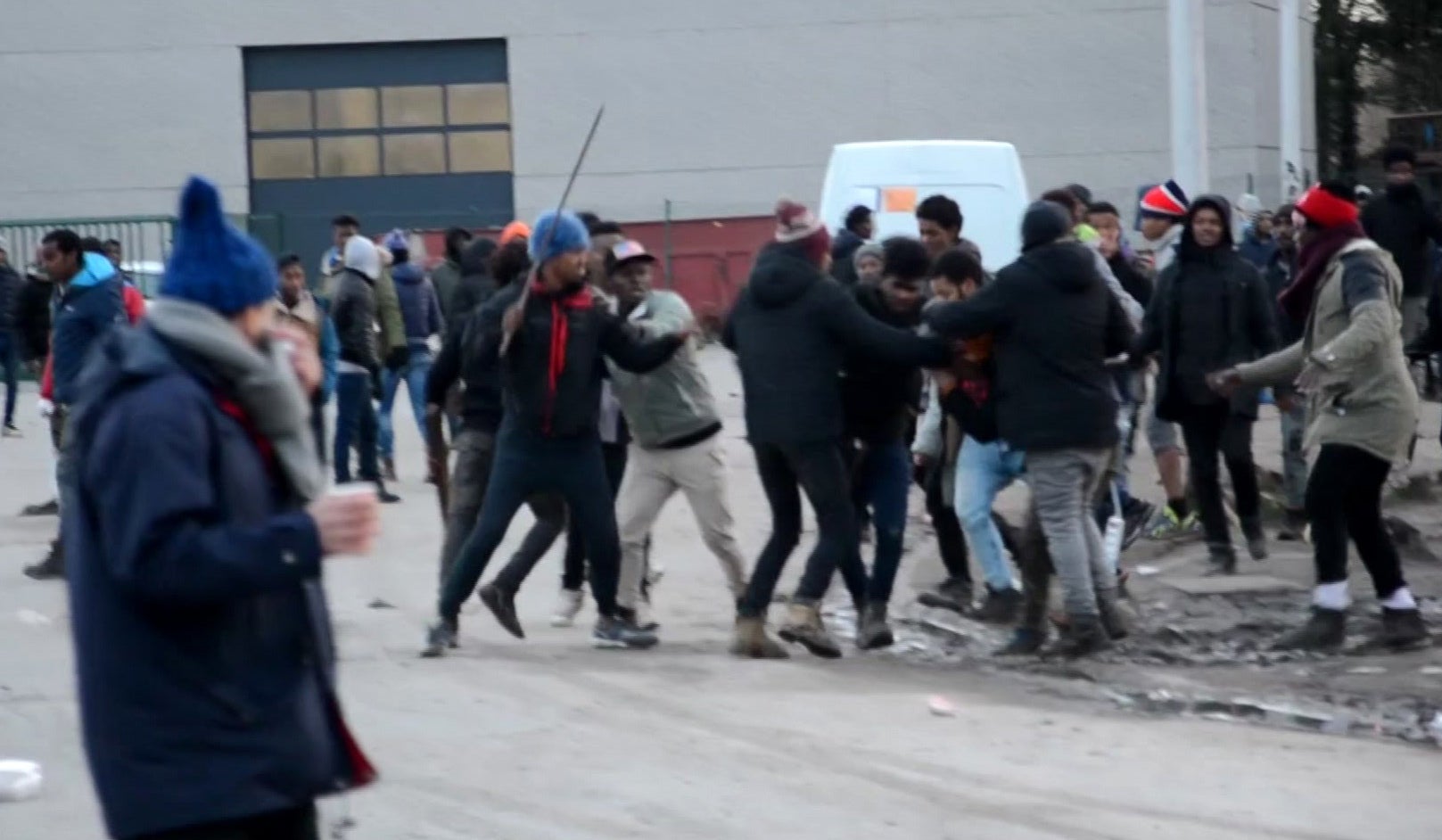 Refugees clash after fighting broke out in Calais