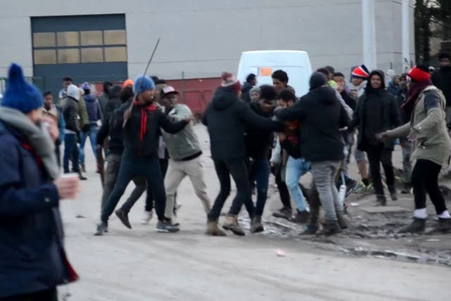 Refugees clash after fighting broke out in Calais