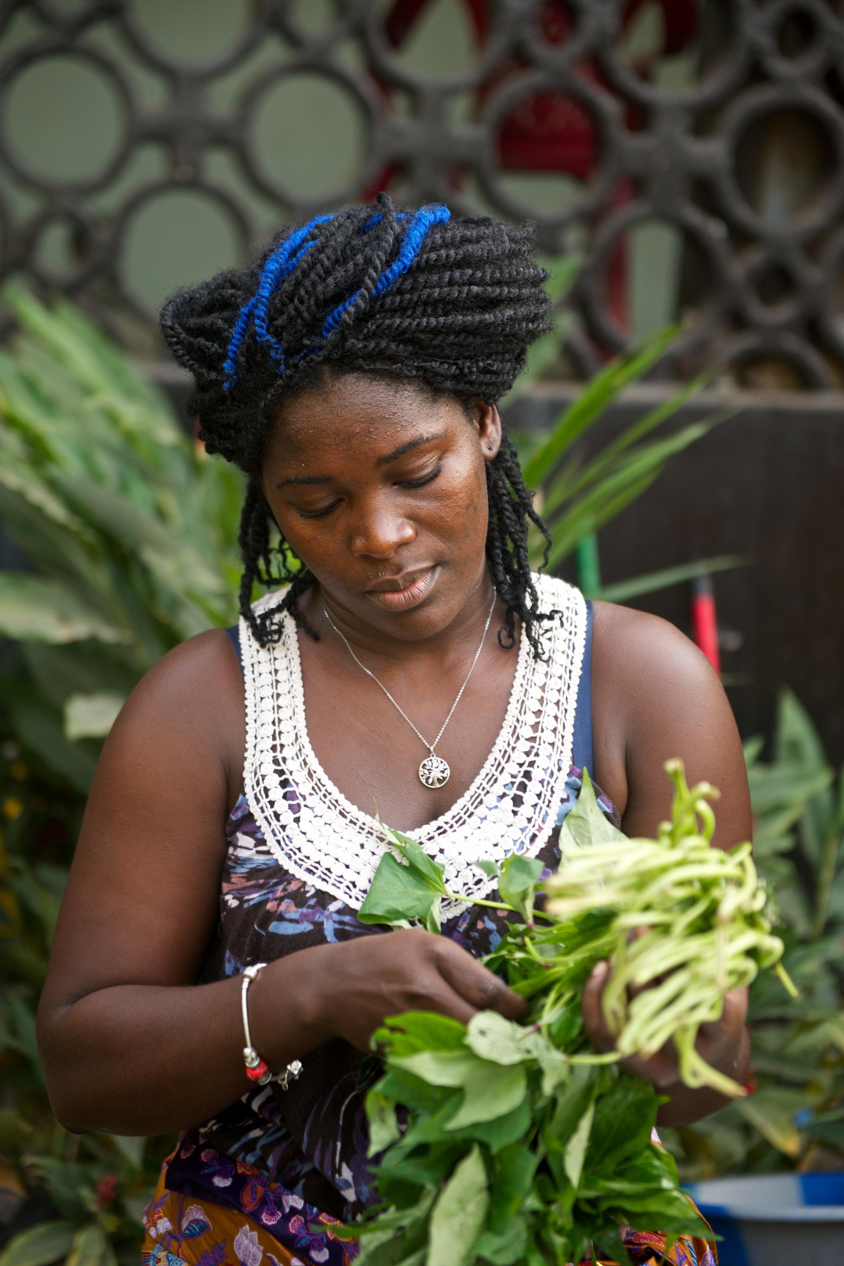 Pandora Hodge runs cooking classes in her back garden