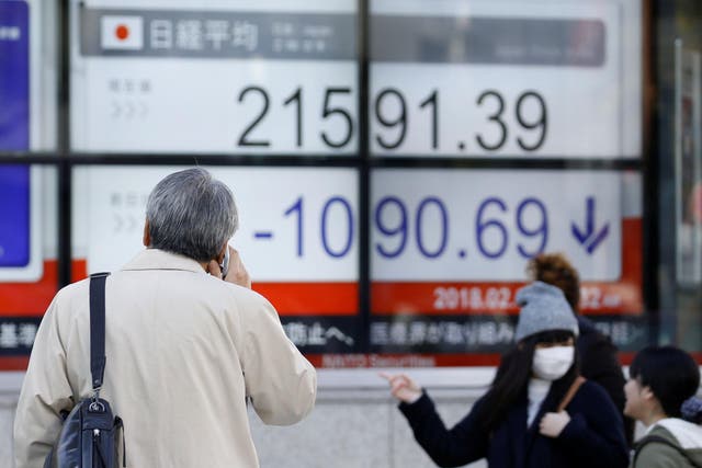 People look at an electronic board showing Japan's Nikkei average outside a brokerage in Tokyo, Japan, 6 February, 2018