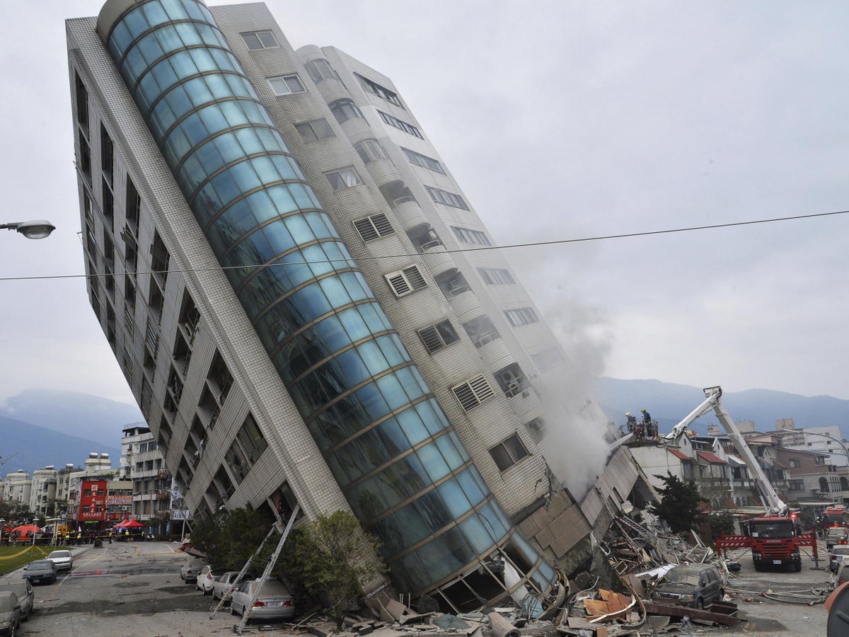 Taiwan Earthquake Rescuers Scramble To Save People Trapped In Dangerously Tilting Buildings The Independent The Independent