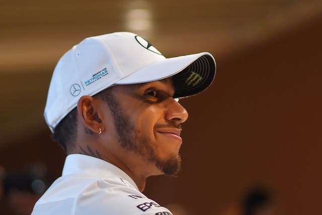 Lewis Hamilton has not yet signed a new contract with Mercedes, alerting McLaren to his avalability