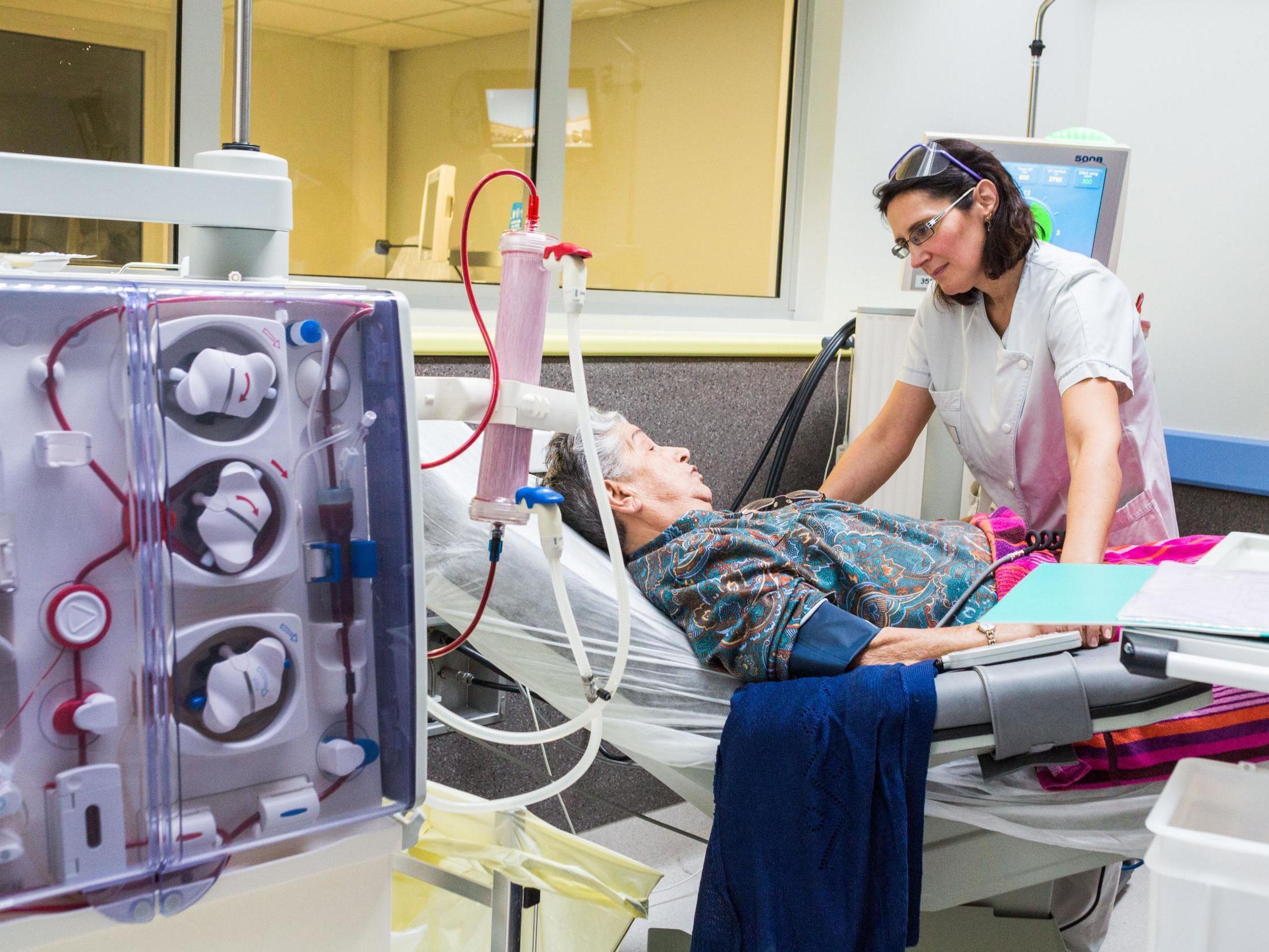 Millions of people living with kidney failure rely on time consuming dialysis to clean their blood