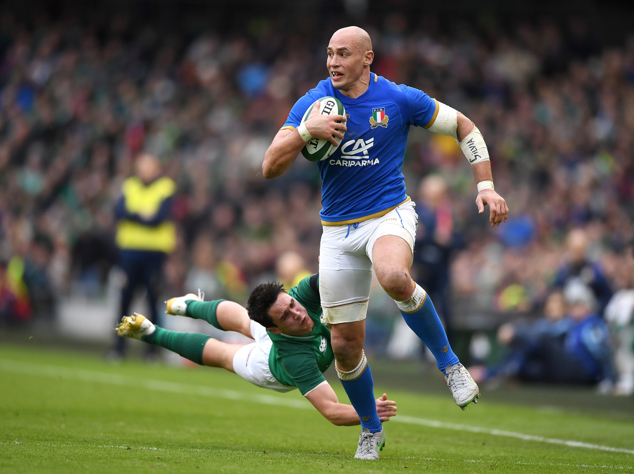 Sergio Parisse powers past an Irish tackler