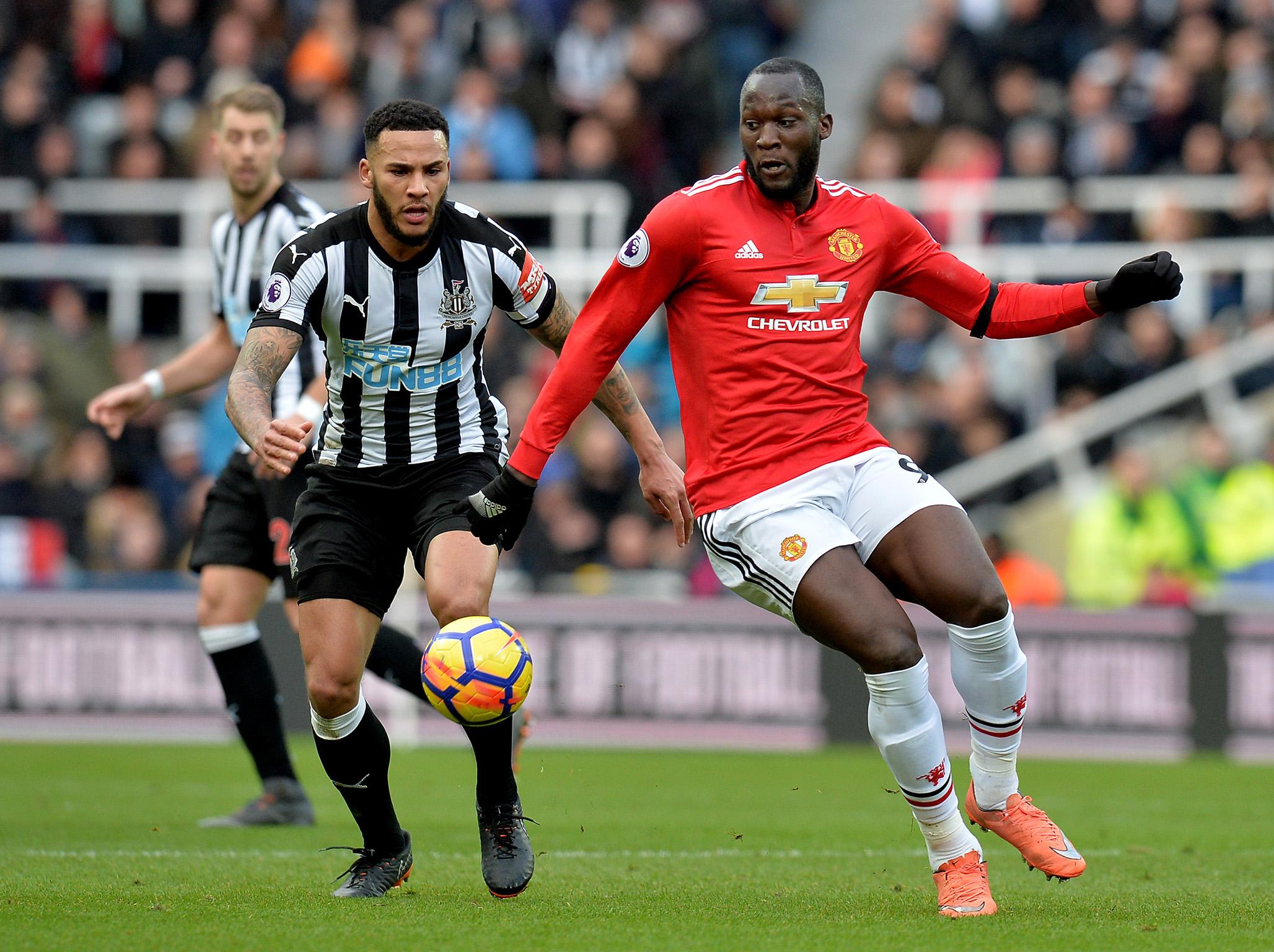 Newcastle captain Jamaal Lascelles: &apos;Manchester United&apos;s centre-halves didn&apos;t know what to do with the ball&apos;