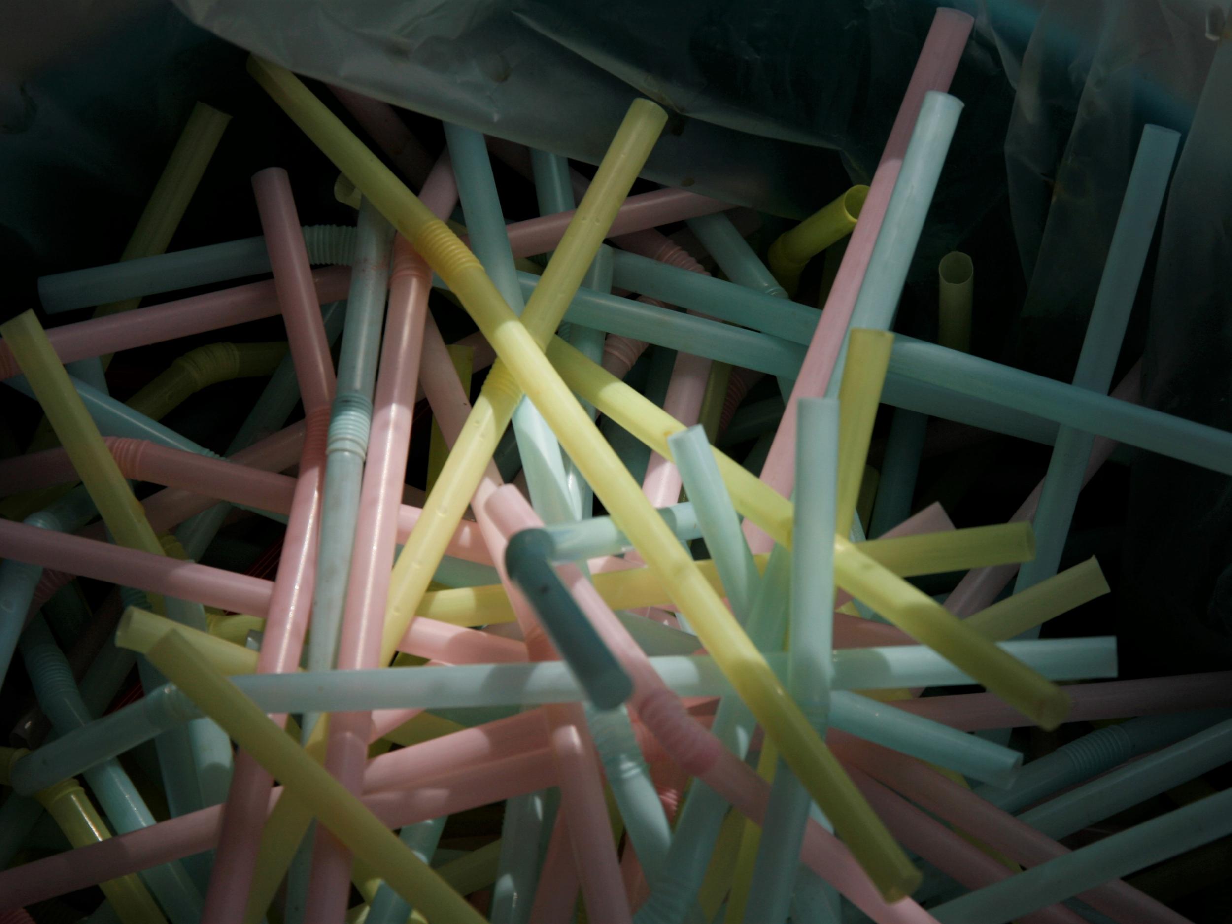 The Scottish Government is setting up an expert committee to consider ways of phasing out single-use plastics, including straws