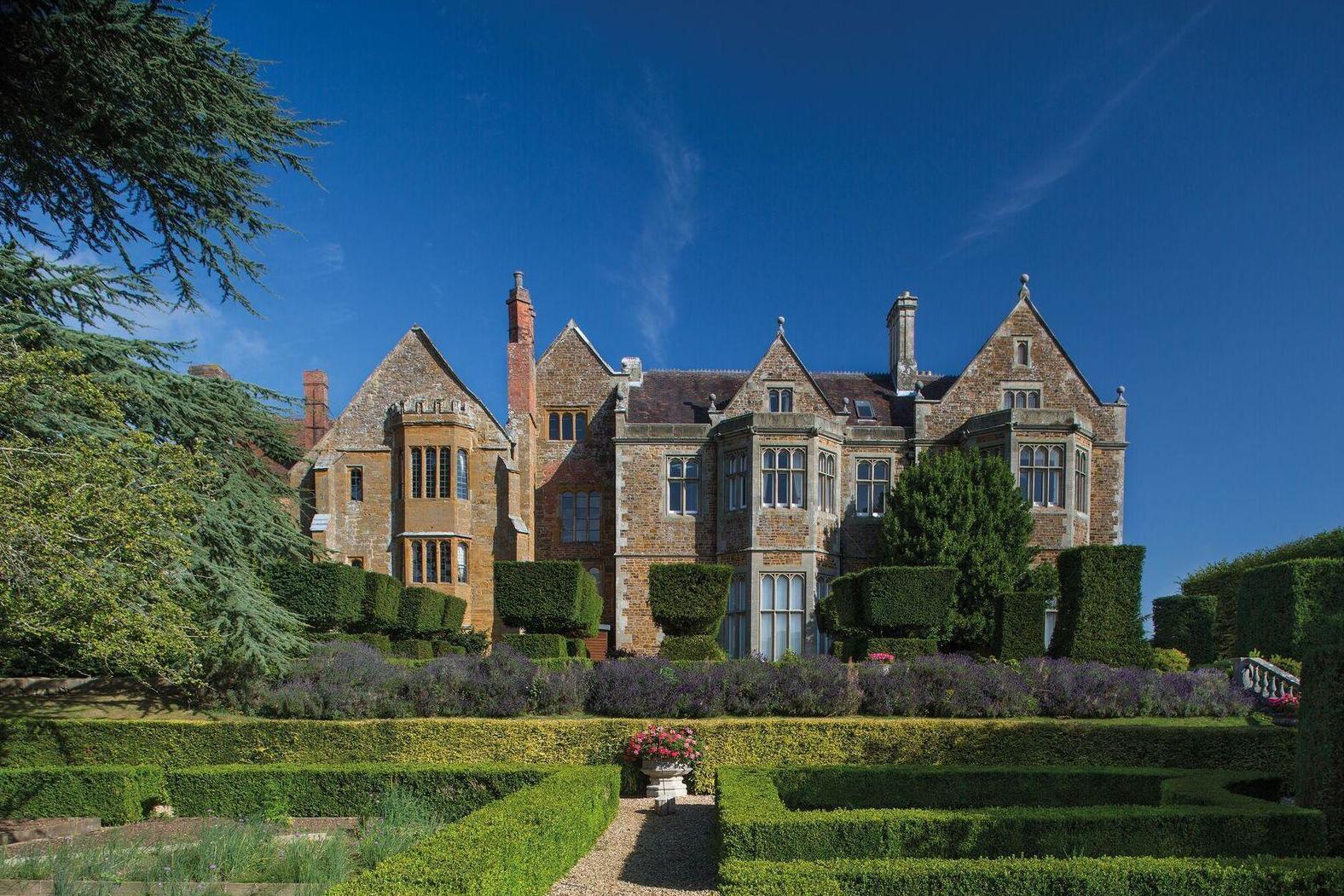 Relax in 18th-century charm surrounded by the Northamptonshire countryside