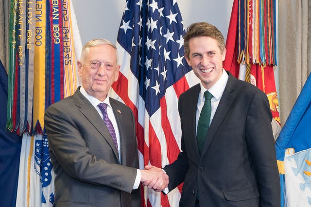 UK Defence Secretary Gavin Williamson, right, and his US counterpart Jim Mattis are at loggerheads over the future of two British Isis fighters captured in Syria