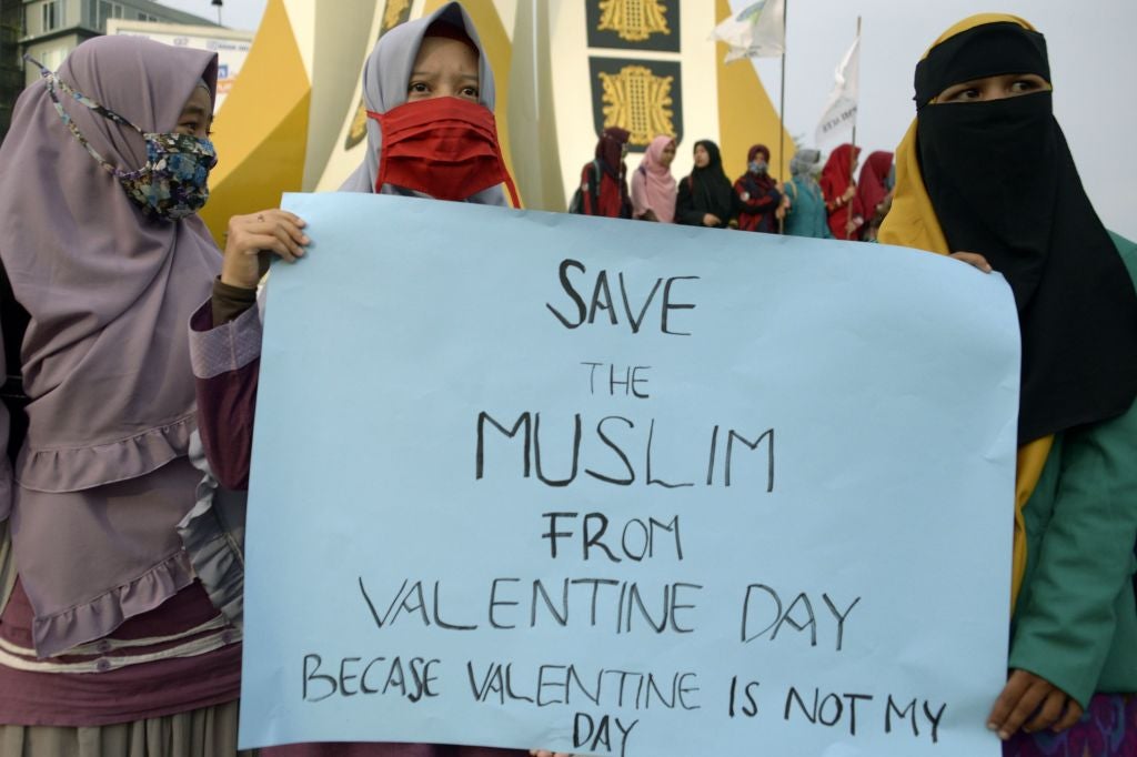 Indonesian Muslim students hold a protest against Valentine's Day in Banda Aceh on February 14, 2018