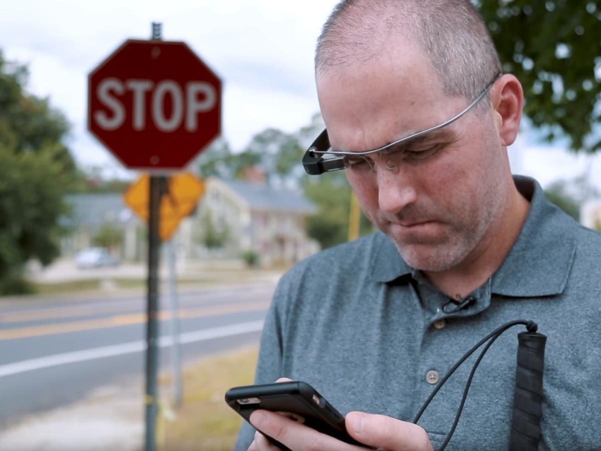 New app places blind people in touch with 'remote operators' to guide