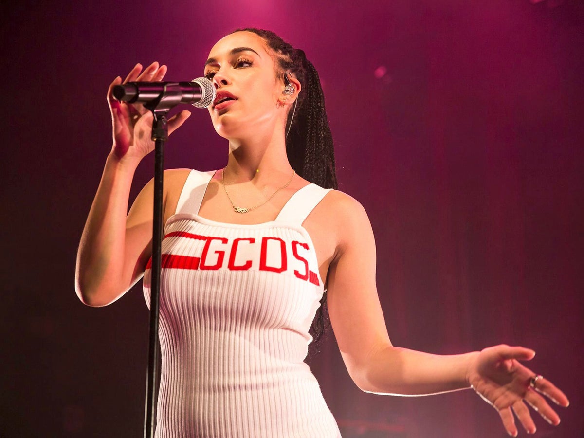 Jorja Smith Review Shepherd S Bush Empire London Brits Critics Choice Winner Exudes Cool For Live Show The Independent The Independent