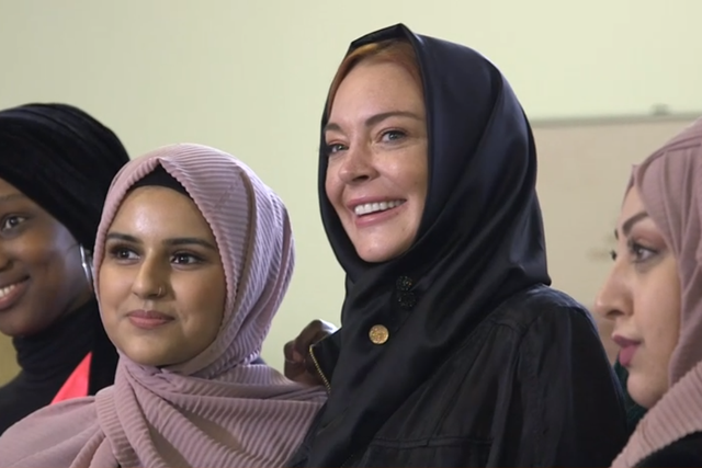 Lindsay Lohan wears a hijab to London Modest Fashion Week