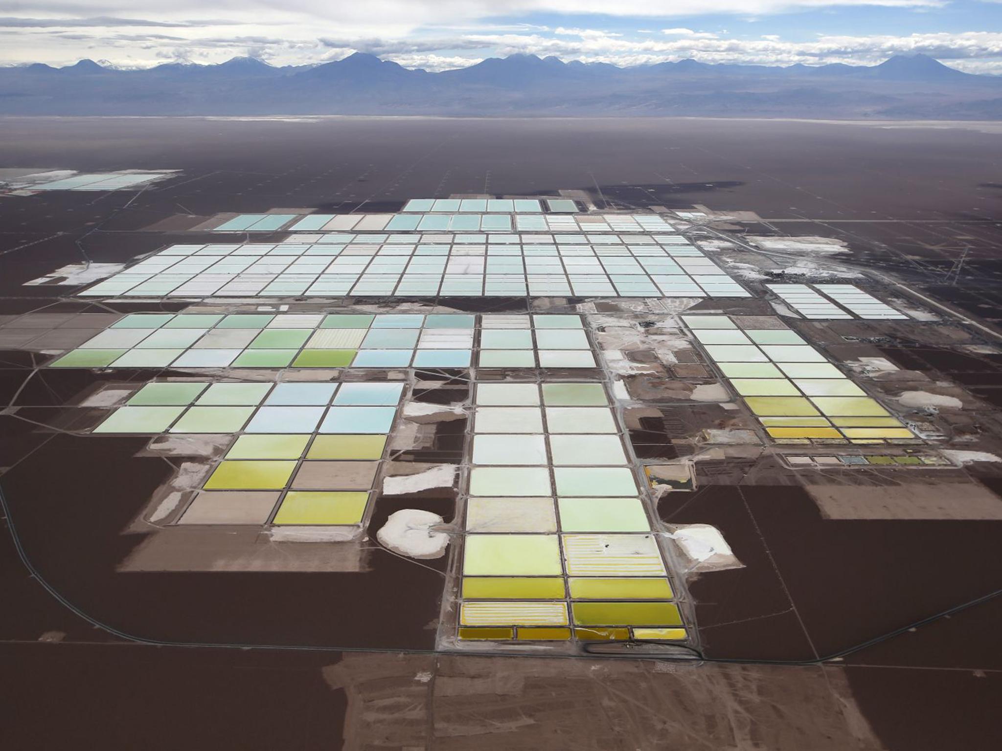 Chile has the largest reserves of lithium in the world, ahead of China, Argentina and Australia