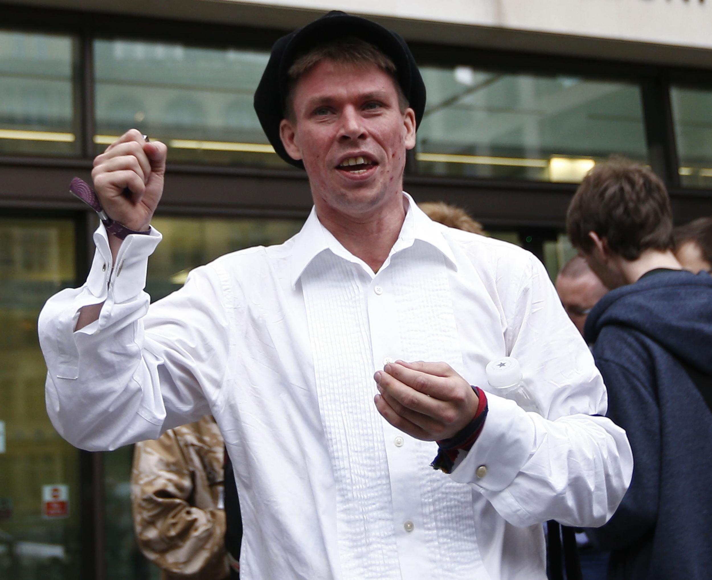 Lauri Love reacts as he leaves after attending his extradition hearing at Westminster Magistrates' Court in London, 16 September 16, 2016.