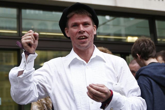 Lauri Love reacts as he leaves after attending his extradition hearing at Westminster Magistrates' Court in London, 16 September 16, 2016.