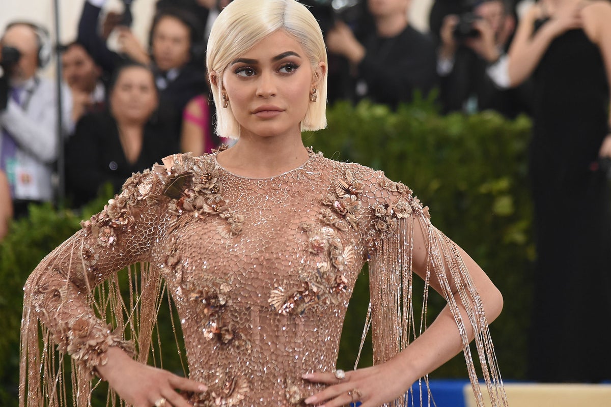 Kylie Jenner's tweet about Snapchat sees stock value fall by $1.3bn ...