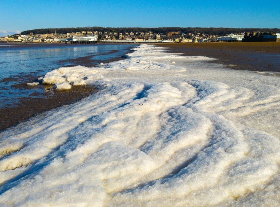 Tideline at Weston-super-Mare turns to ice