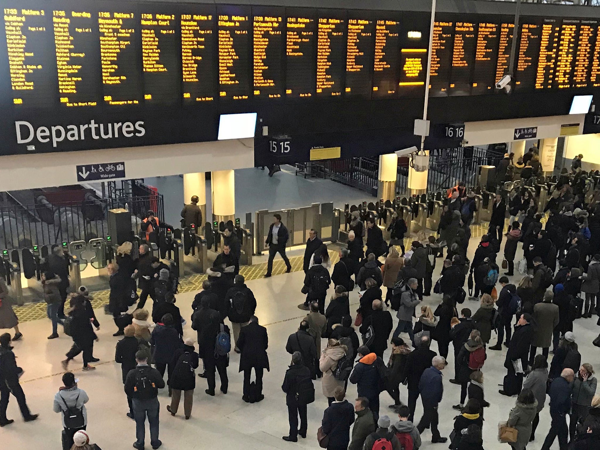 Commuters face travel chaos as weather conditions worsen