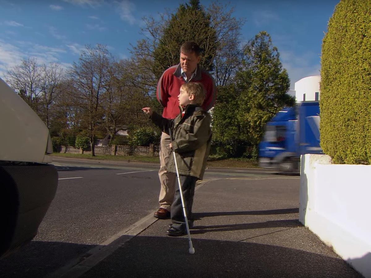 Blind people able to use array of batlike clicks as 'sonar' to sense