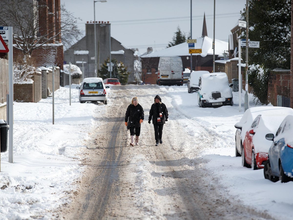 Uk Weather Latest Mini Beast From The East To Blast Britain With Snow And Ice As Exceptionally Cold Temperatures Loom The Independent The Independent