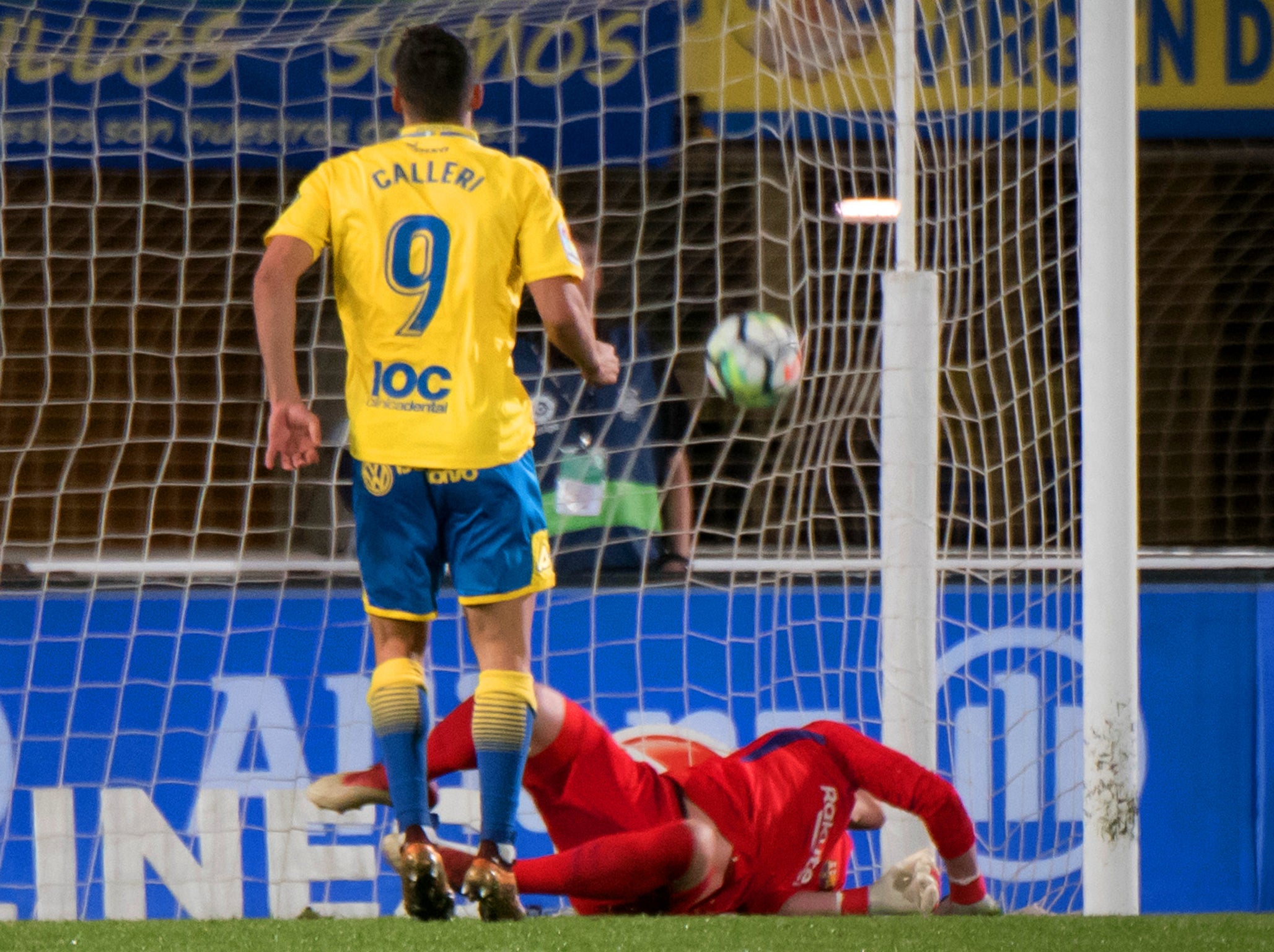 Jonathan Calleri beat Marc-Andre Ter Stegen from the spot