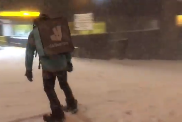 A Deliveroo rider spotted snowboarding in Glasgow