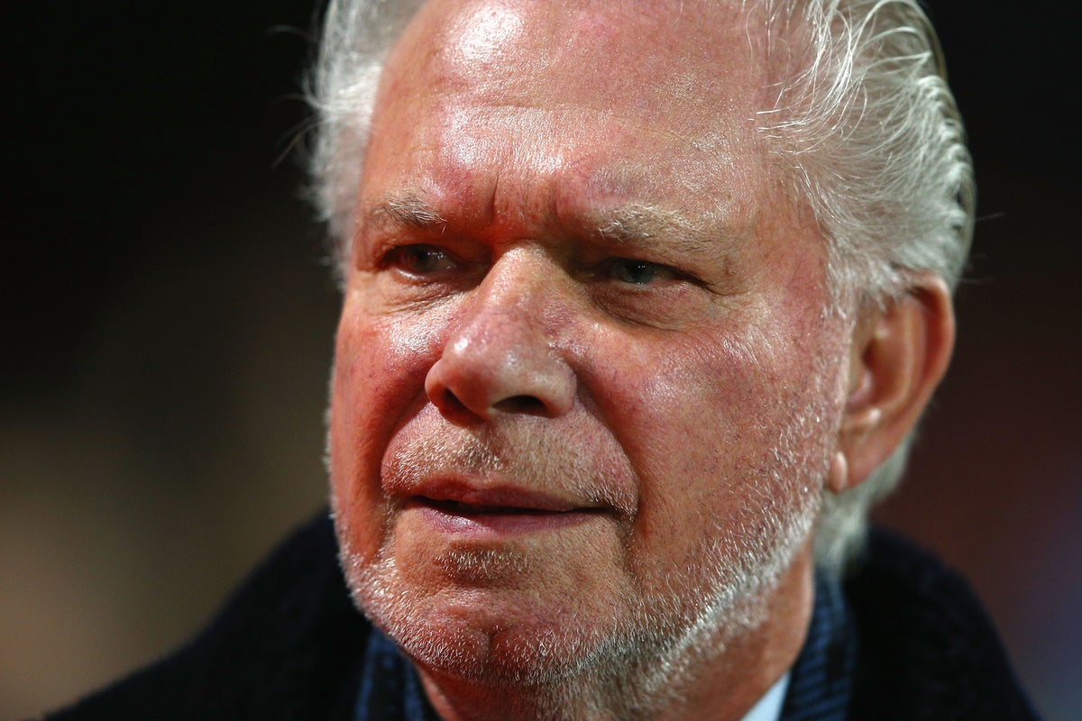 West Ham co-owner David Gold told to leave the club by furious fans ...
