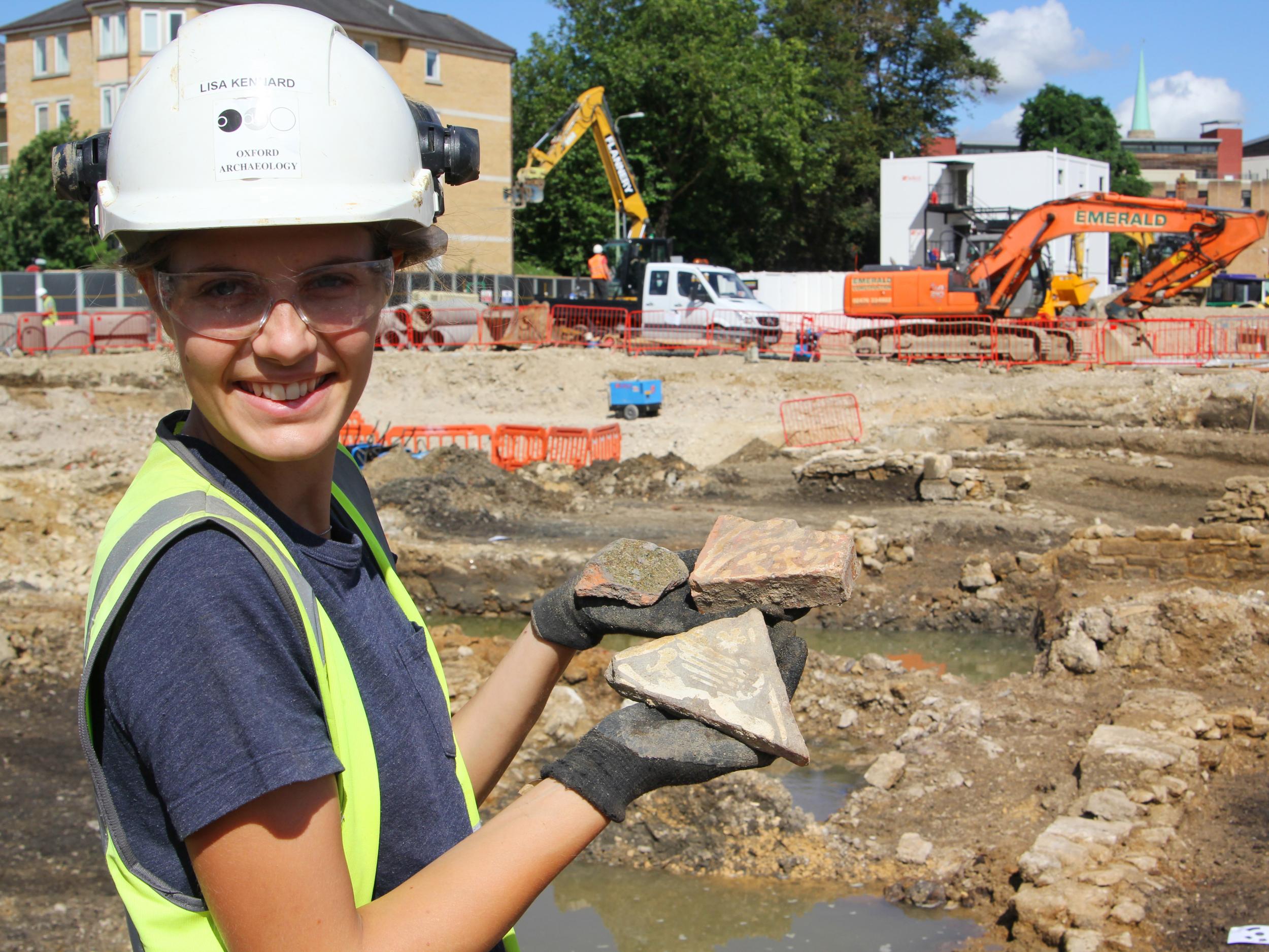 Archaeologist Lisa Kennard with a medieval tile (Oxford Archaeology)