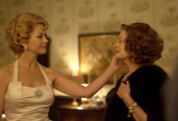 Catherine Zeta-Jones as de Havilland and Susan Sarandon as Bette Davis in ‘Feud’