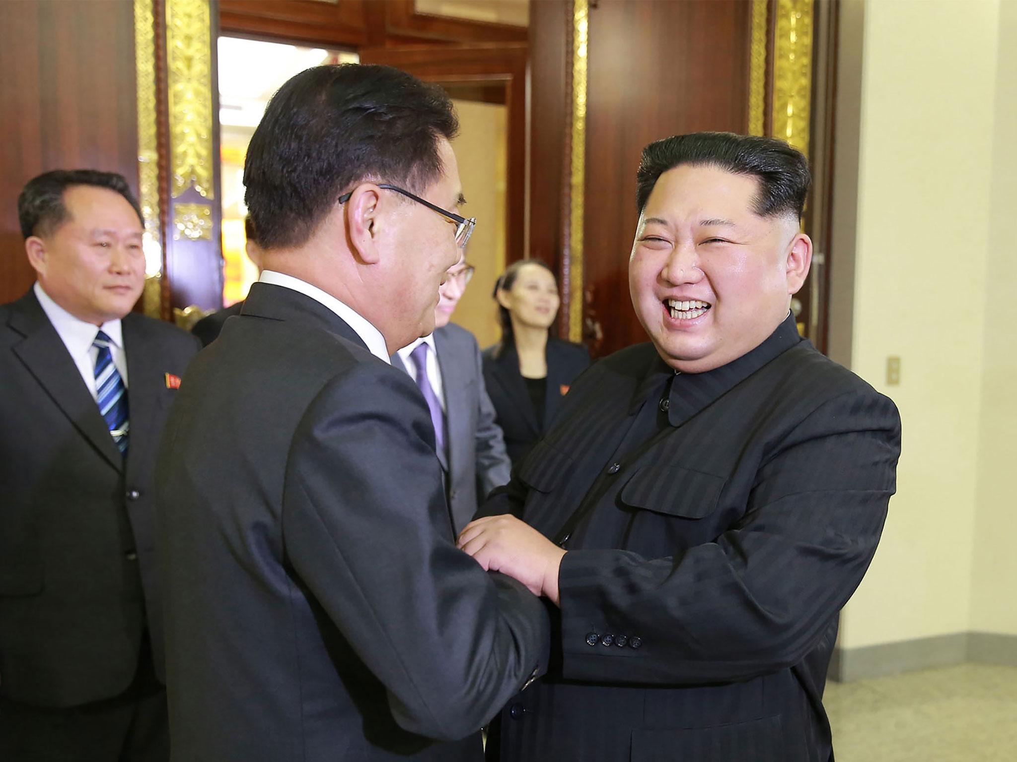 North Korean leader Kim Jong-un (R) shaking hands with South Korean chief delegator Chung Eui-yong (C) during their meeting in Pyongyang on Monday