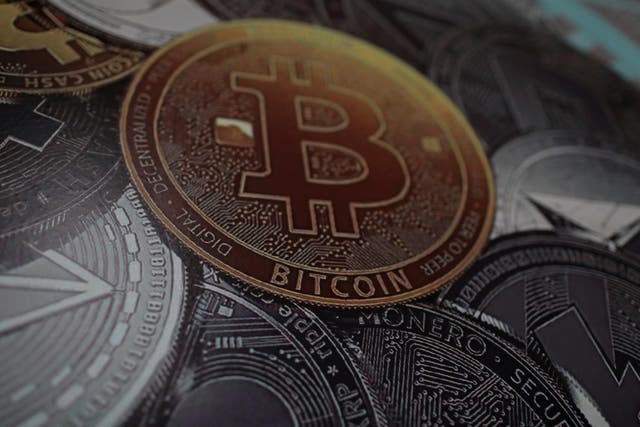 Bitcoin's value continues to fluctuate