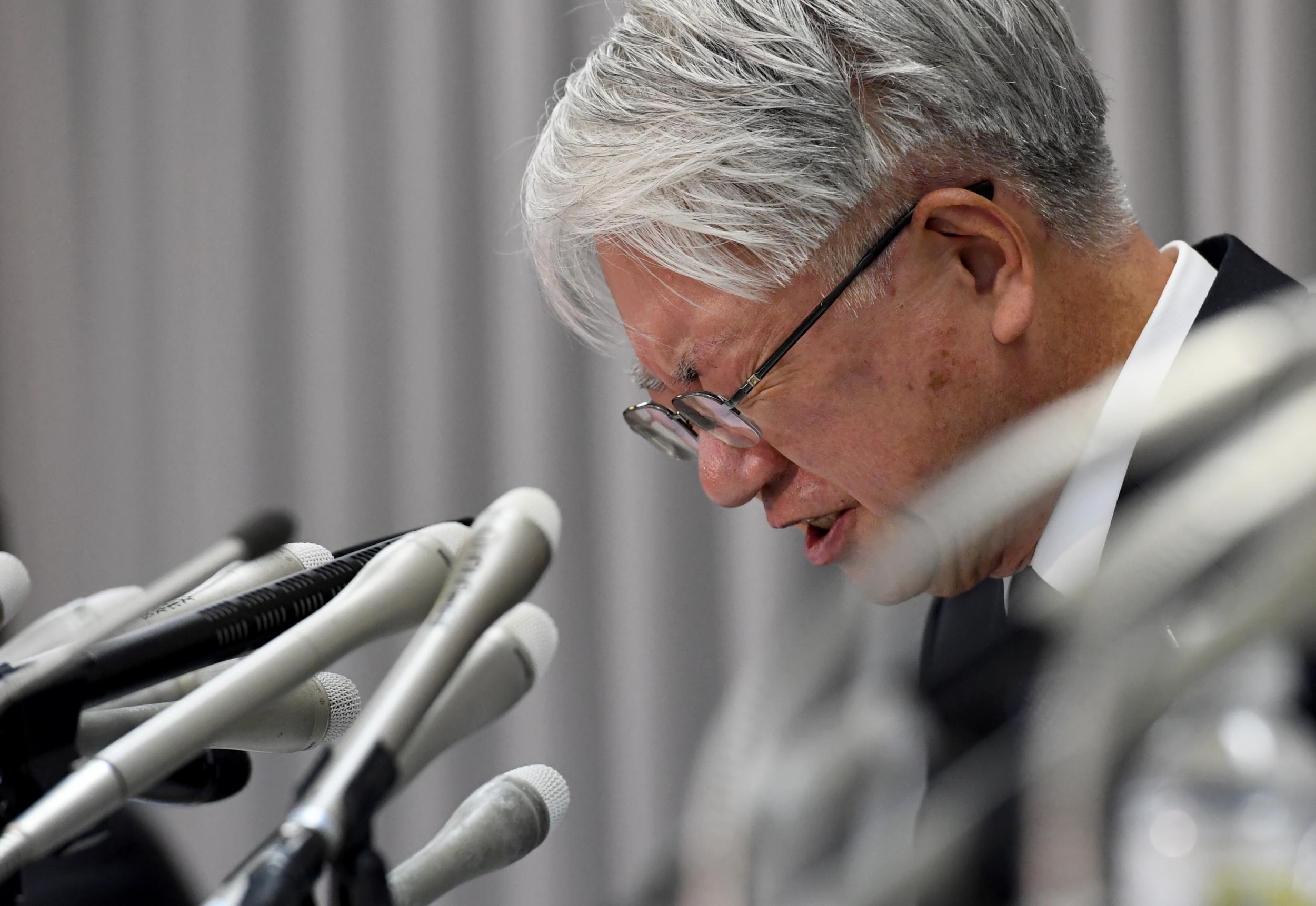 Kobe Steel chief Hiroya Kawasaki shows his anguish during a press conference in Tokyo