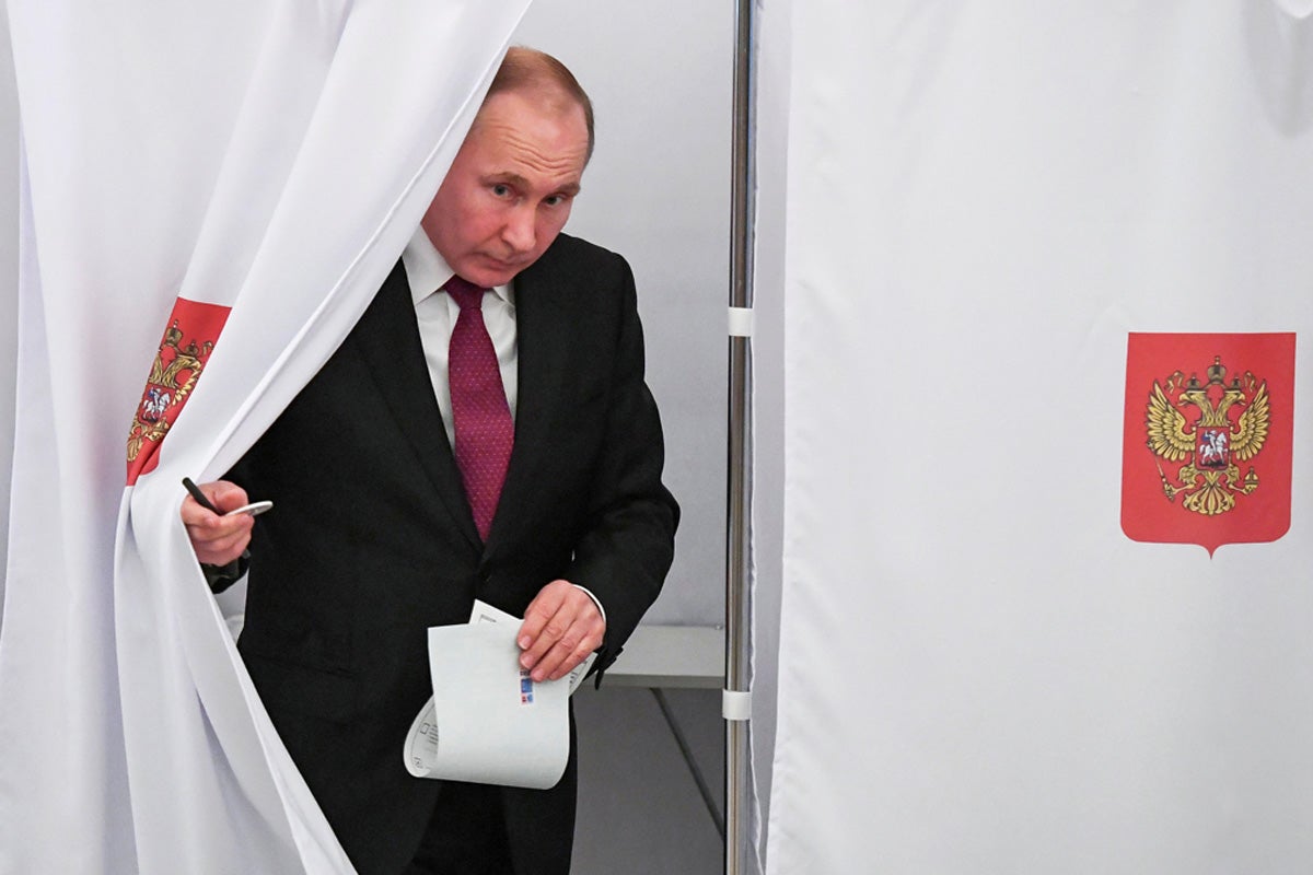 Putin casts his vote