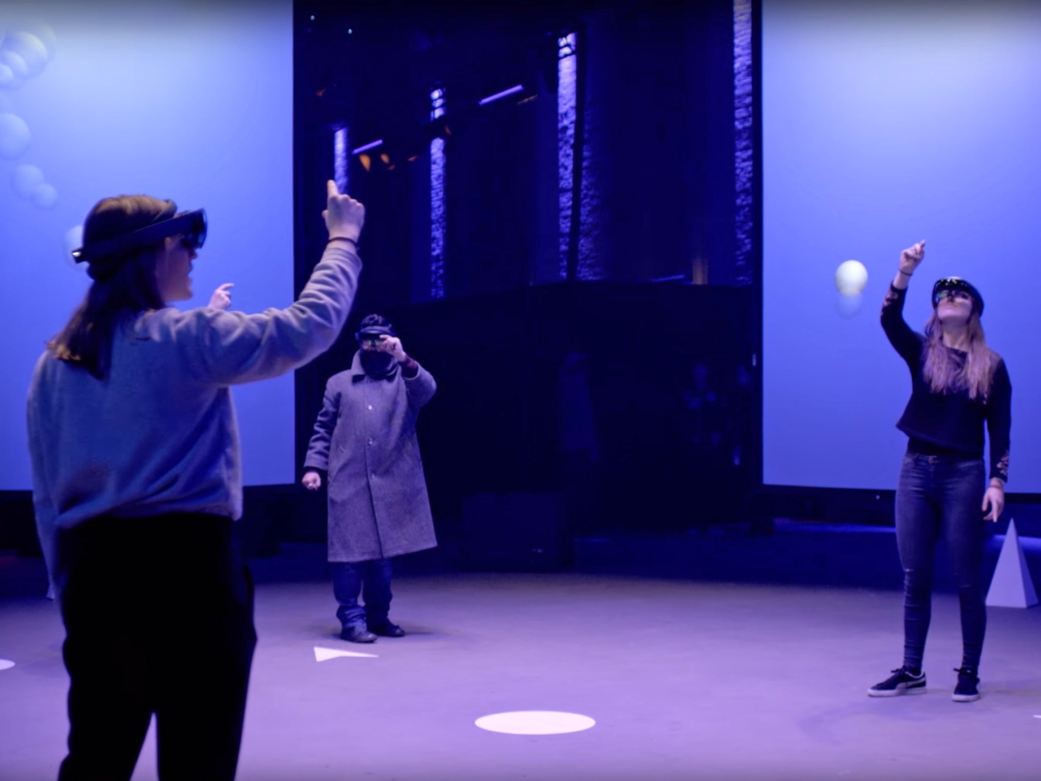 Visitors to Eno and Peter Chilvers’s ‘Bloom: Open Space’ using their thumbs and forefingers to pinch the air in front of them. Doing so makes new bubbles appear, each one emitting a single, precise musical tone