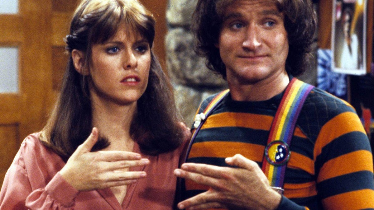 Robin Williams accused of groping and flashing Mork & Mindy co-star on set  | The Independent | The Independent