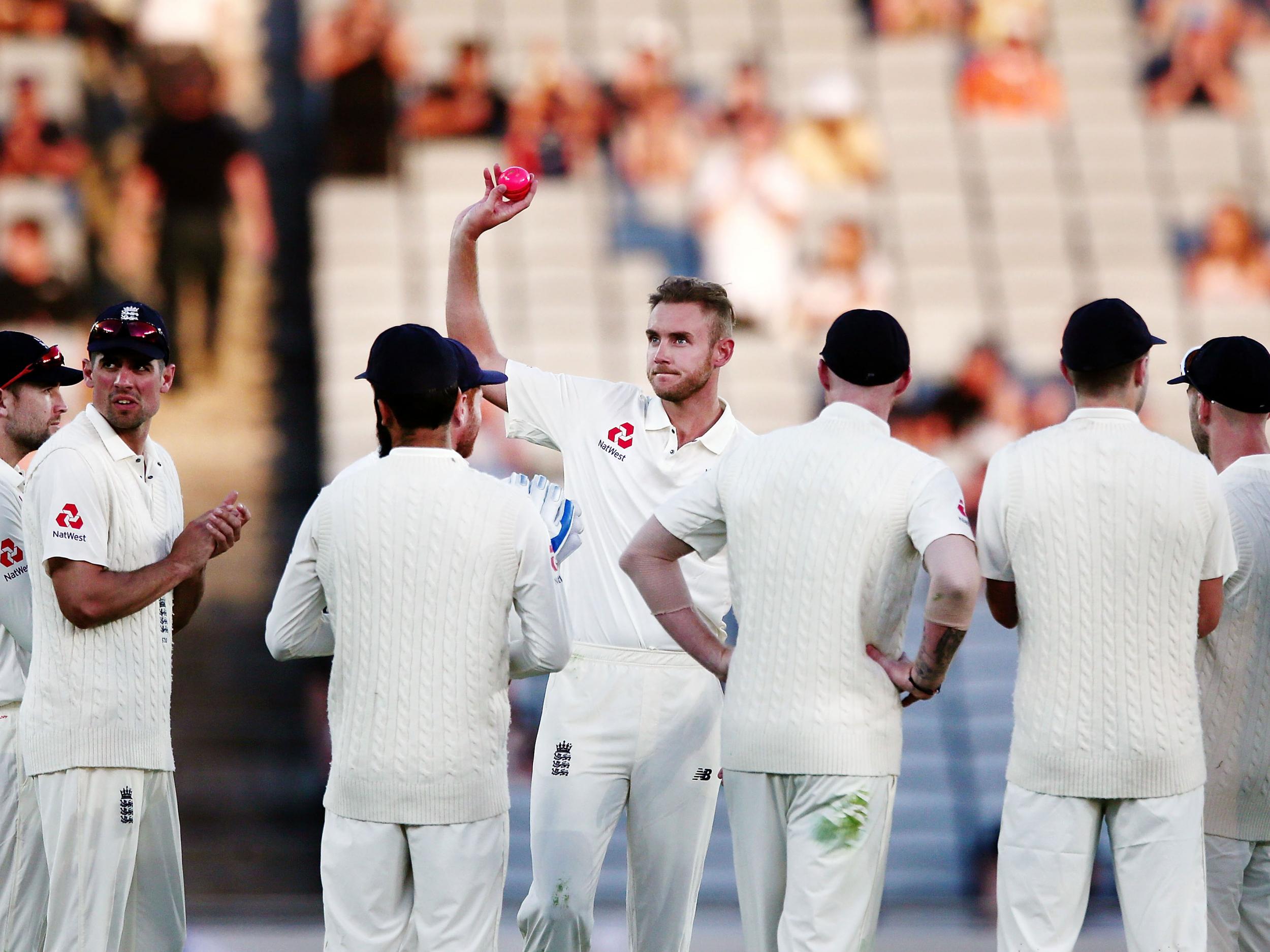 Broad's 400th Test wicket was the sole bright spot of a dark day for the tourists