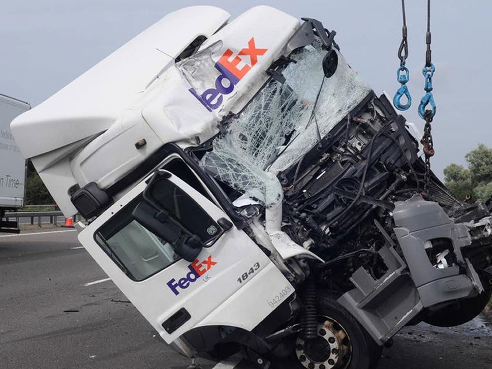 lorry-crash-m1.jpg