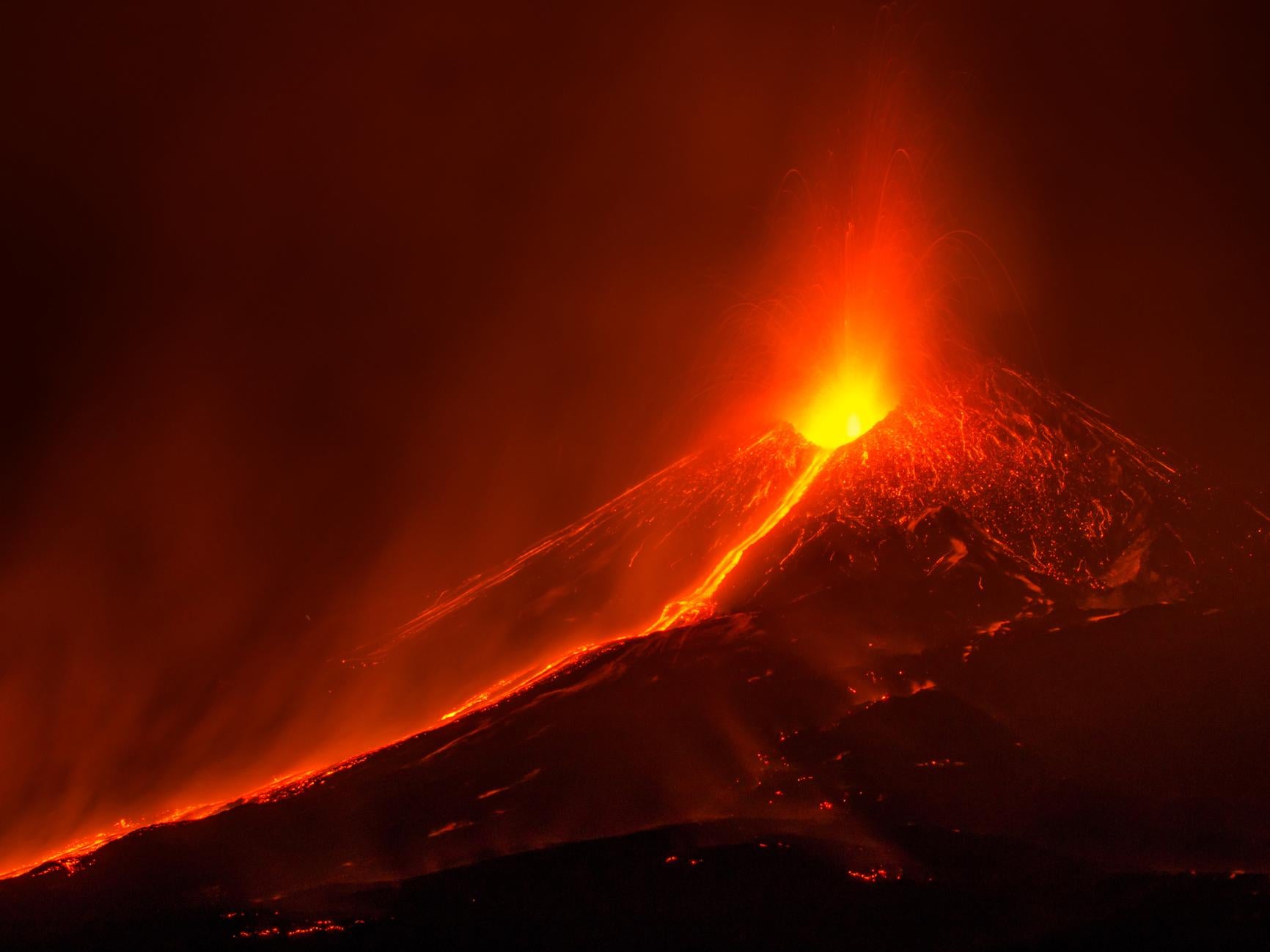 the　Mount　Europe's　volcano　Etna:　The　biggest　'sliding　Independent　towards　sea'　The　Independent