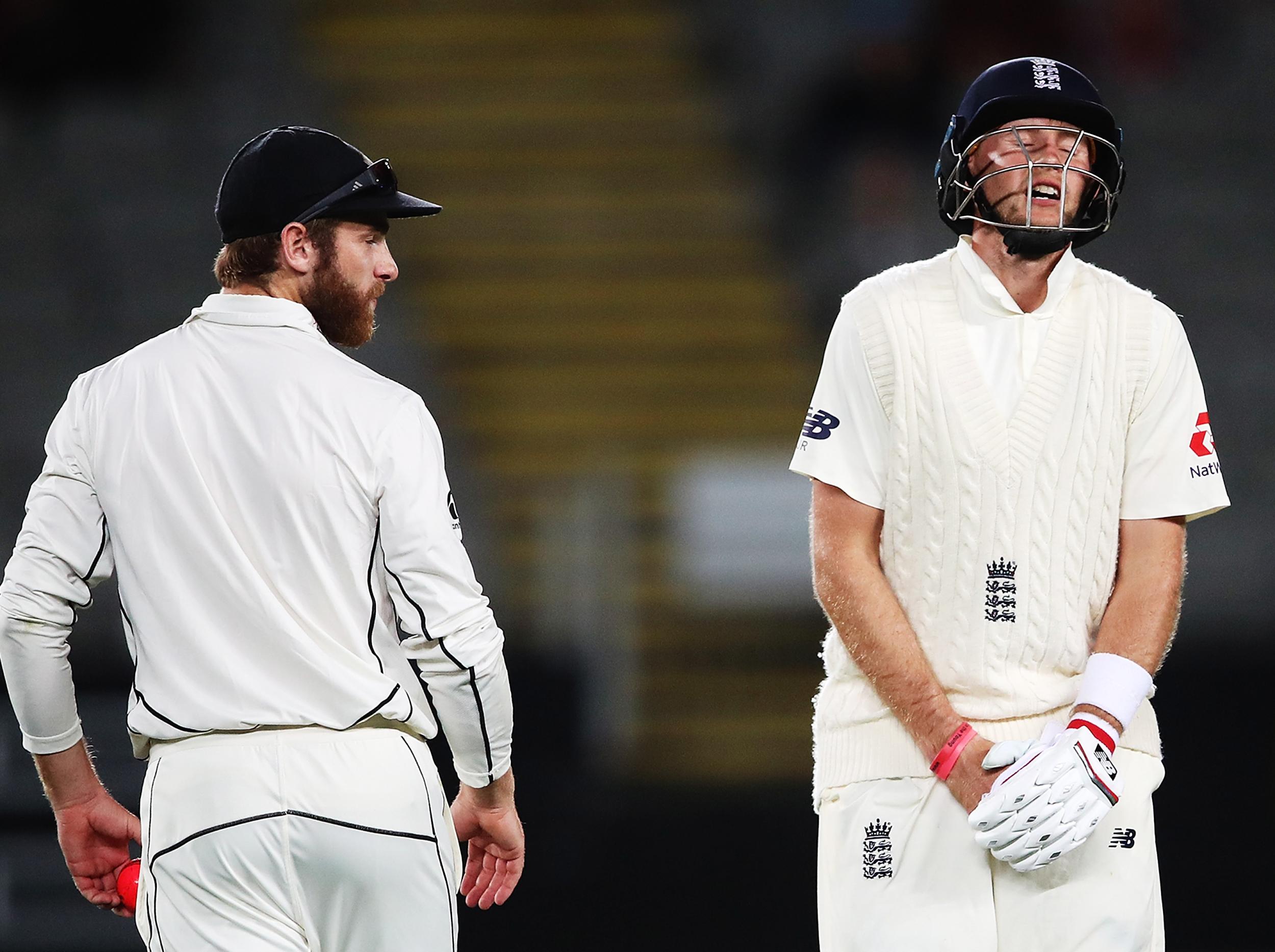 &#13;
Root hurt his hand during the dismissal &#13;