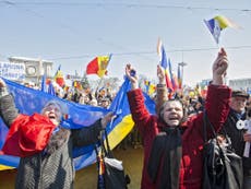Thousands march on Moldovan capital to demand unification with Romania
