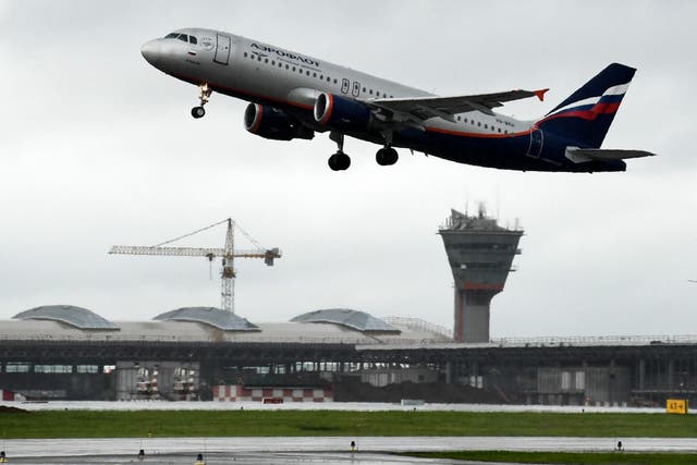 Un avión de Aeroflot despega en el aeropuerto internacional Sheremetyevo de Moscú