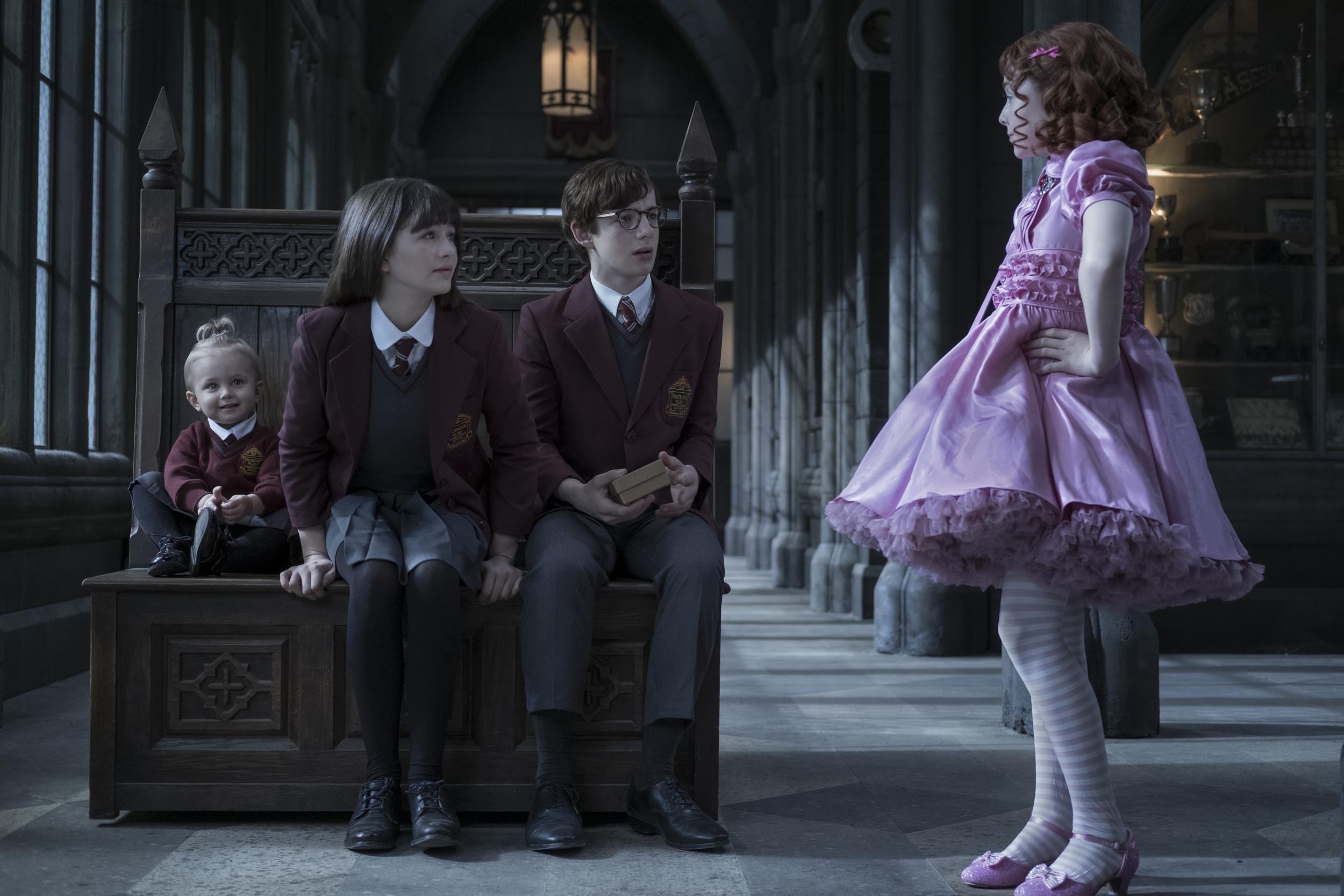 2500px x 1667px - A Series of Unfortunate Events season 2 review: Misery makes a ...