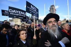 Hundreds protest outside Parliament against antisemitism in Labour