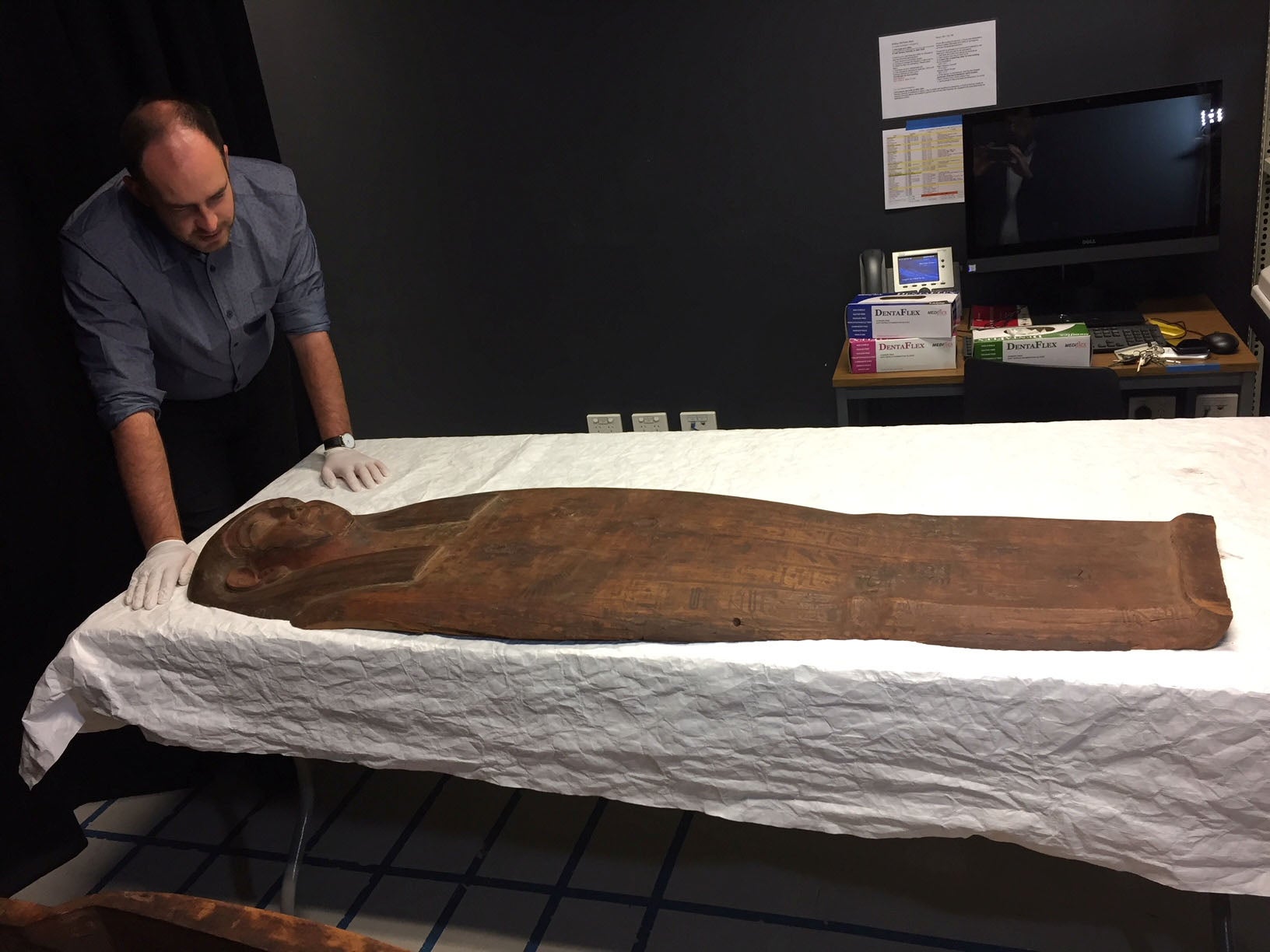 A 2,500-year old coffin containing human remains lies at the University of Sydney in Sydney, Australia March 27, 2018 (REUTERS/Colin Packham )