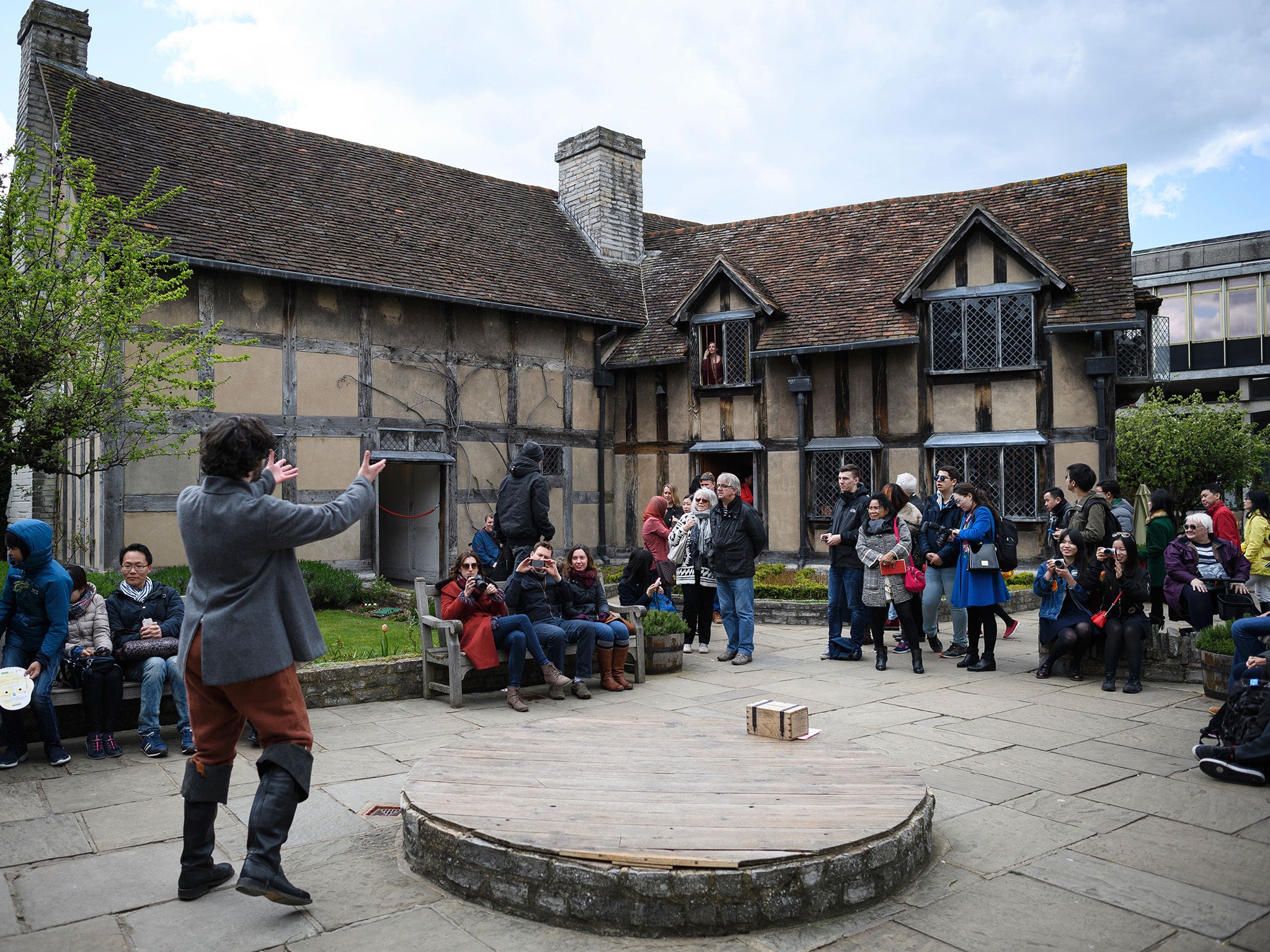 Scene and heard: a performance of the balcony scene from ‘Romeo and Juliet’ in the grounds of Shakespeare’s Stratford-upon-Avon birthplace